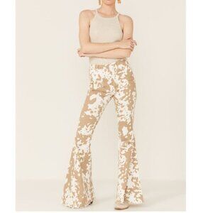 Wide Leg Flare Jeans in Tan and White boutique